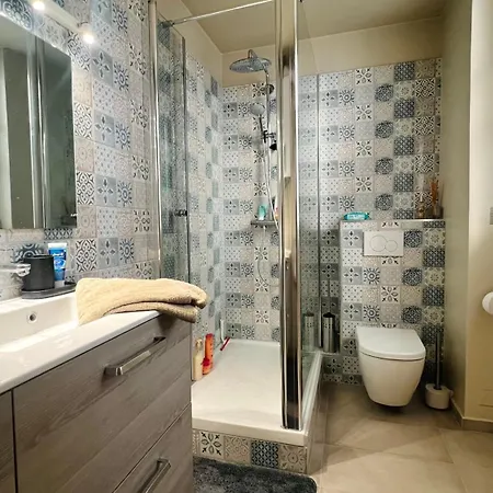 Design Apartment Paris 11 *