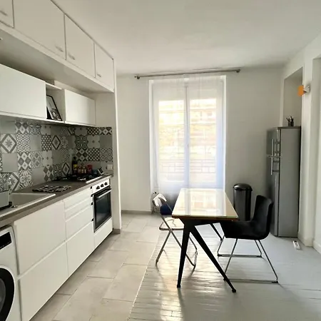 Daire Design Apartment Paris 11 *